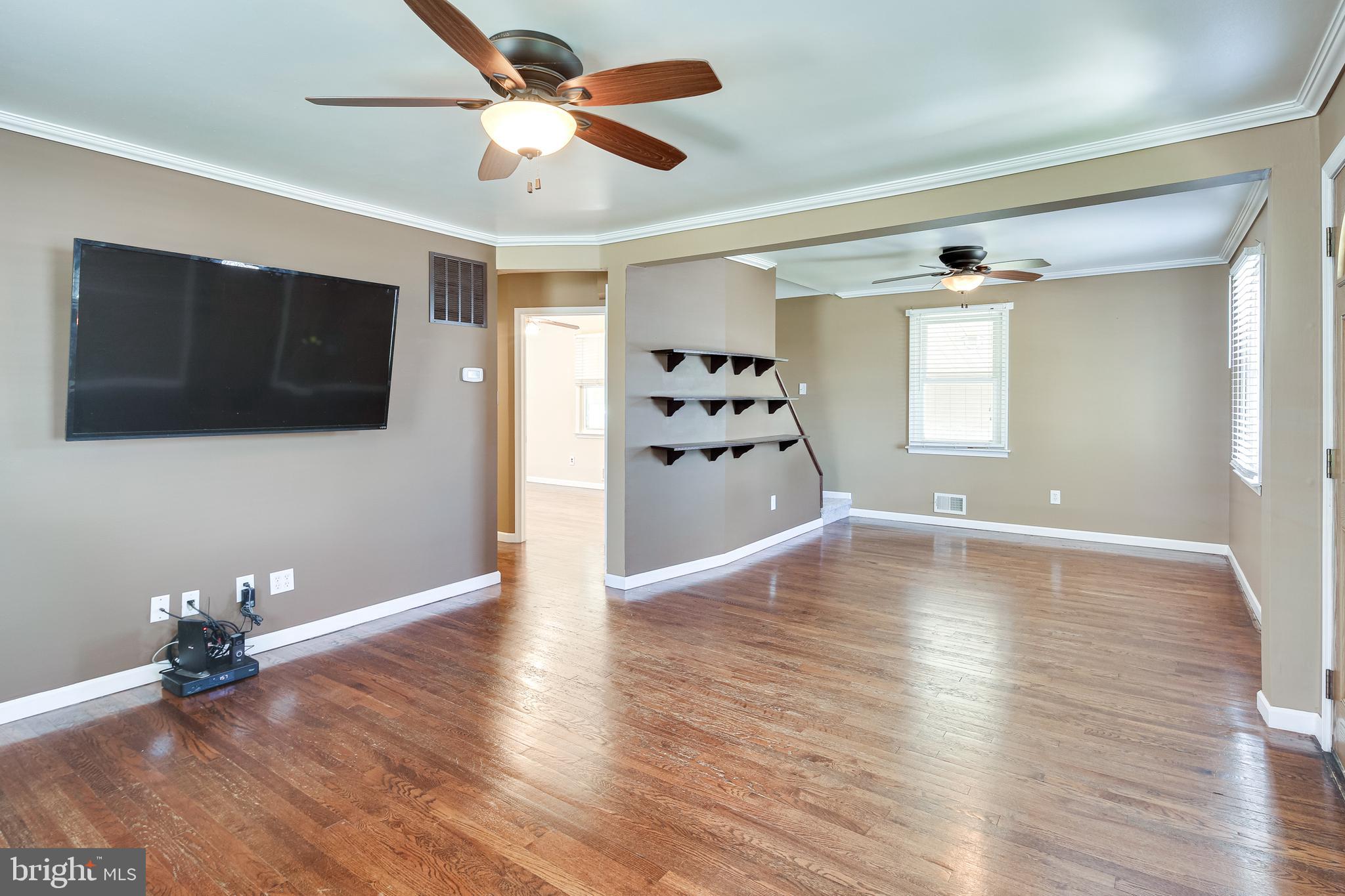 1307 Willow Road Baltimore, MD 21222 - Photo 5 of 32 LIVING ROOM