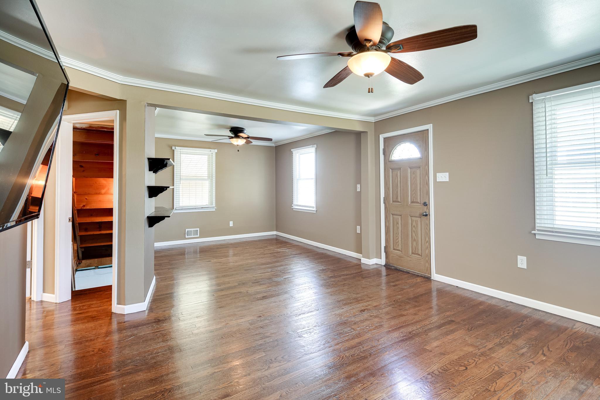 1307 Willow Road Baltimore, MD 21222 - Photo 6 of 32 LIVING ROOM