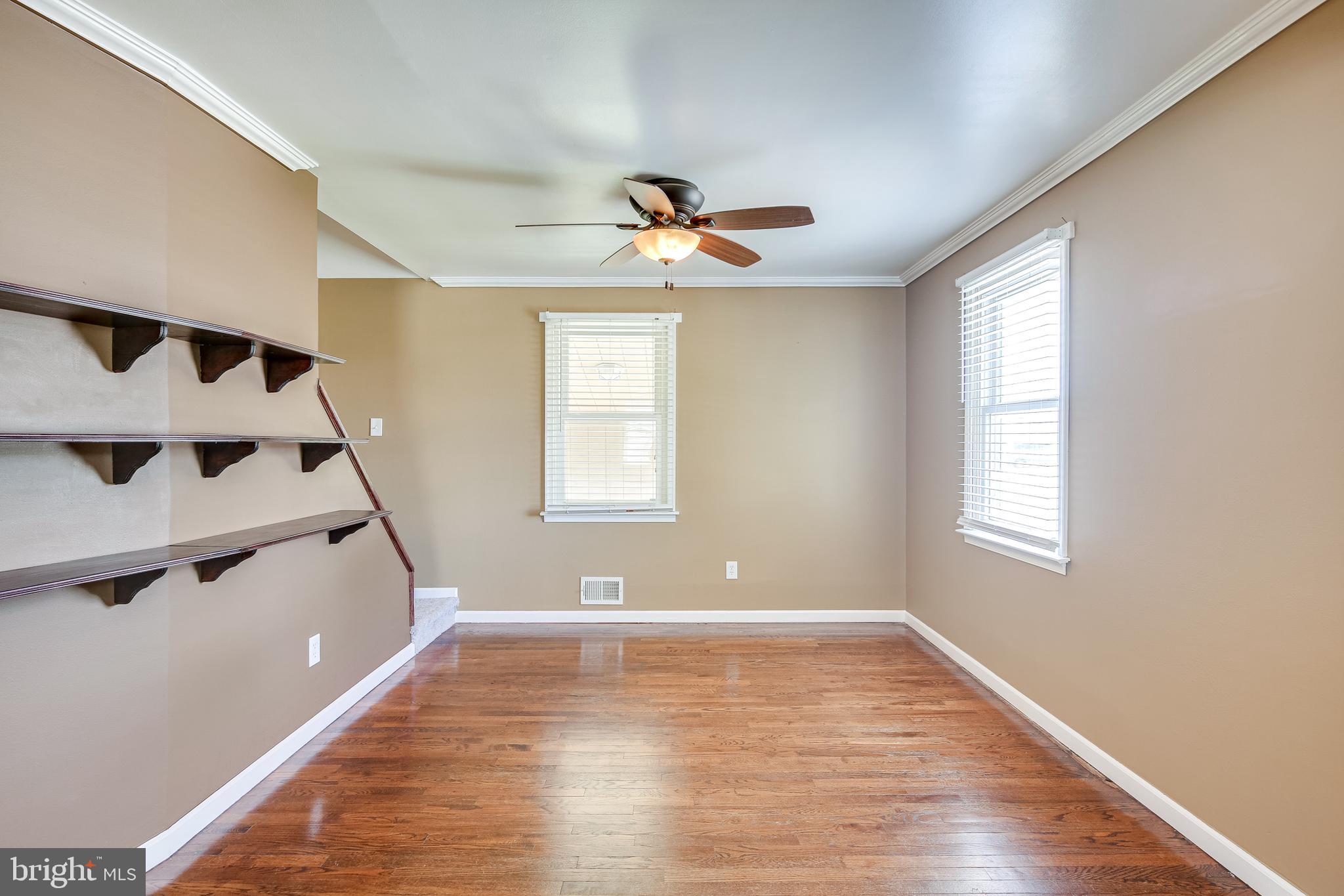 1307 Willow Road Baltimore, MD 21222 - Photo 7 of 32 LIVING ROOM