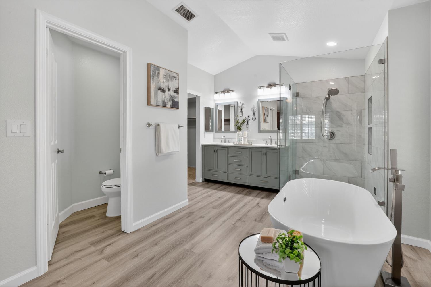 2560 Solano Road Cameron Park, CA 95682 - Photo 34 of 67 Primary bathroom