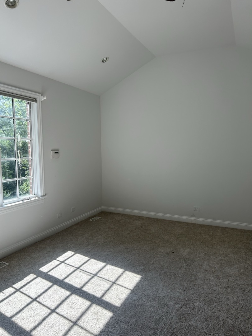 73 Locust Road Winnetka, IL 60093 - Photo 13 of 25