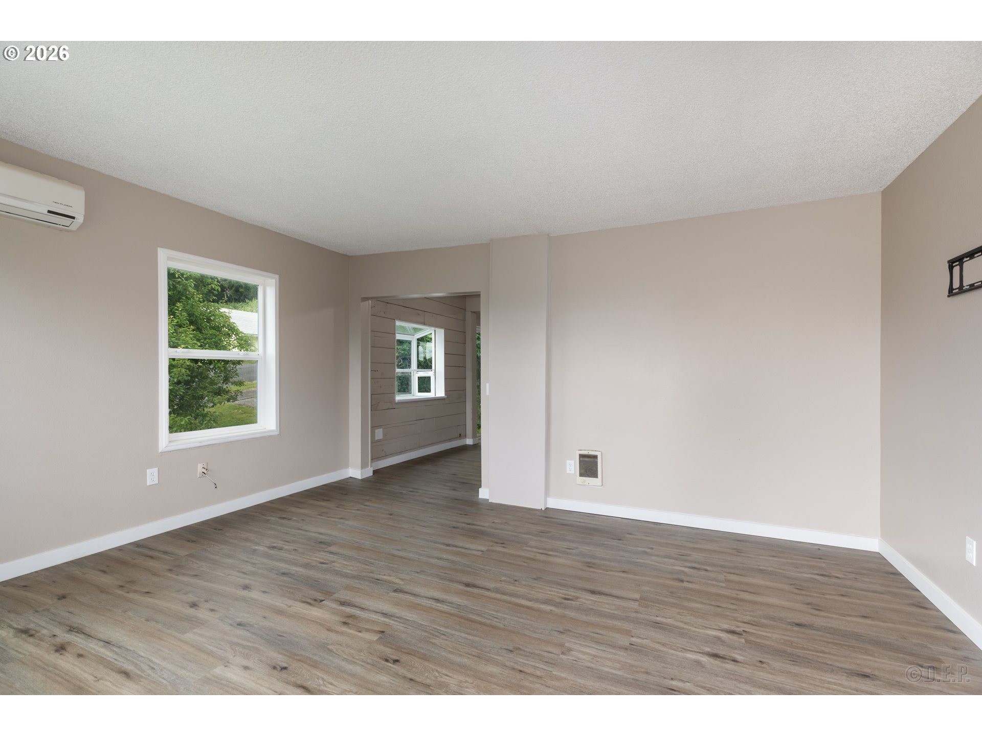 420 East D Street Rainier, OR 97048 - Photo 3 of 19 Living Room/Entrance