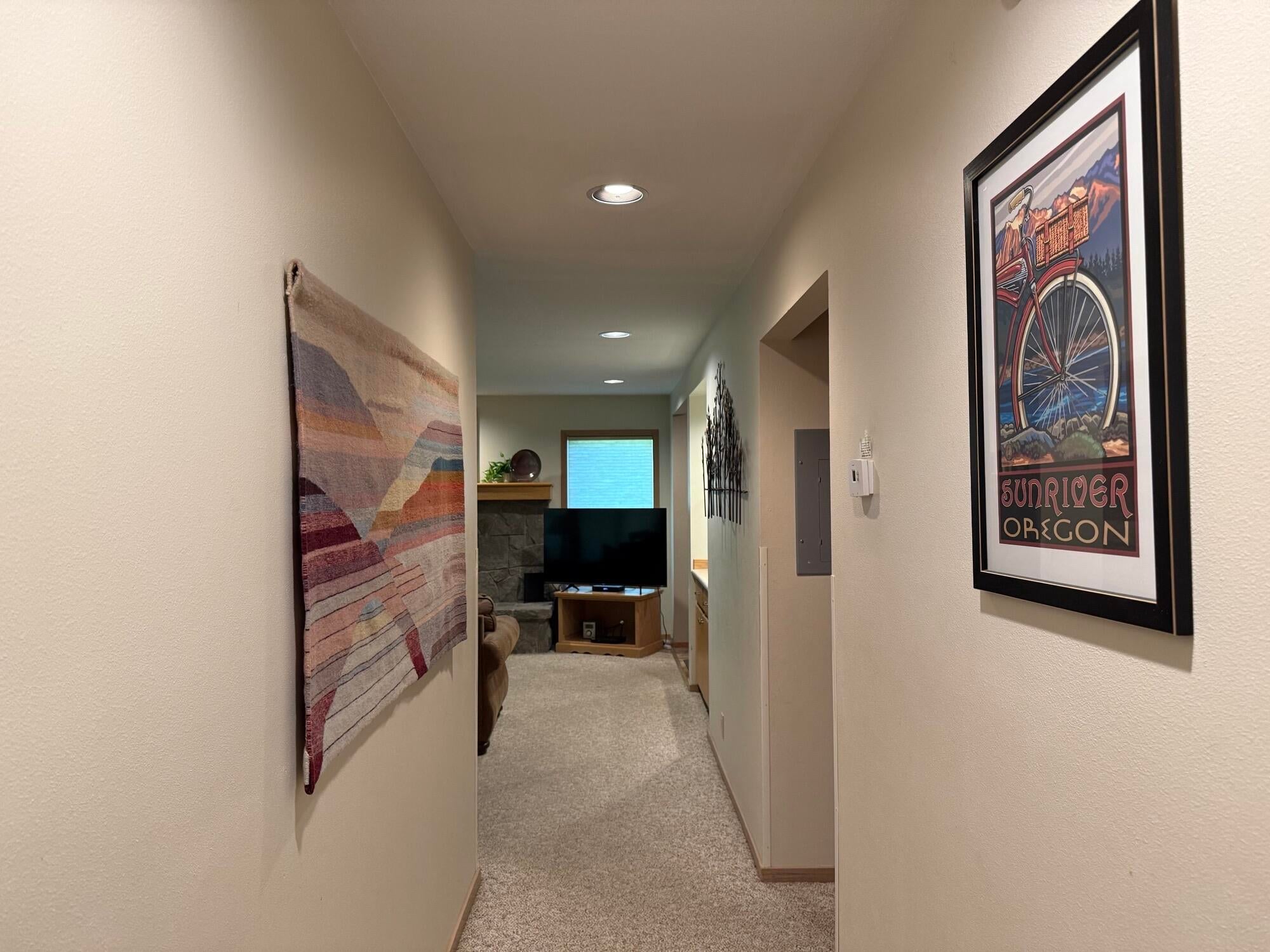 57377 Beaver Ridge Loop, Unit 29C Sunriver, OR 97707 - Photo 18 of 24 Ridge 29 hall