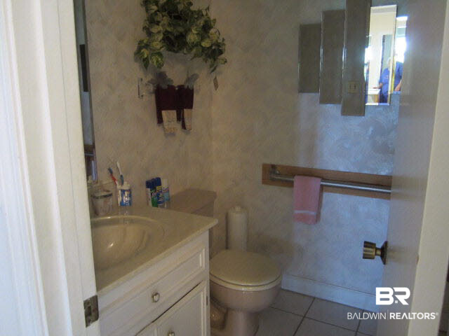 9255 Lakeview Drive Foley, AL 36535 - Photo 22 of 39 Half Bath