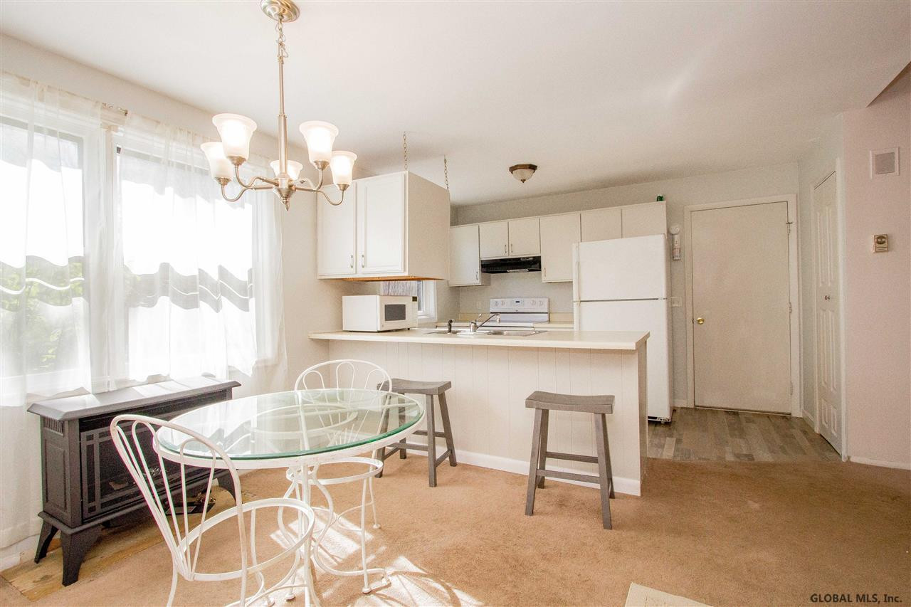 47 Wake Robin Road Malta, NY 12020 - Photo 5 of 23 Photo 5