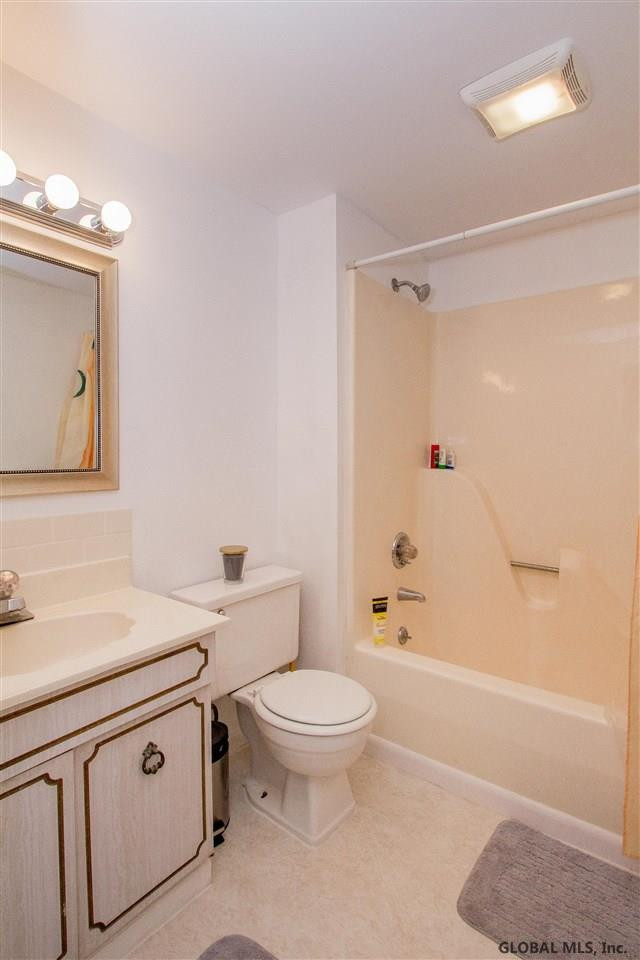 47 Wake Robin Road Malta, NY 12020 - Photo 9 of 23 Photo 9