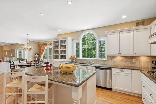 $1,490,000 | 7 Highwood Road, Setauket, NY 11733