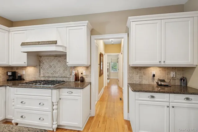 $1,490,000 | 7 Highwood Road, Setauket, NY 11733