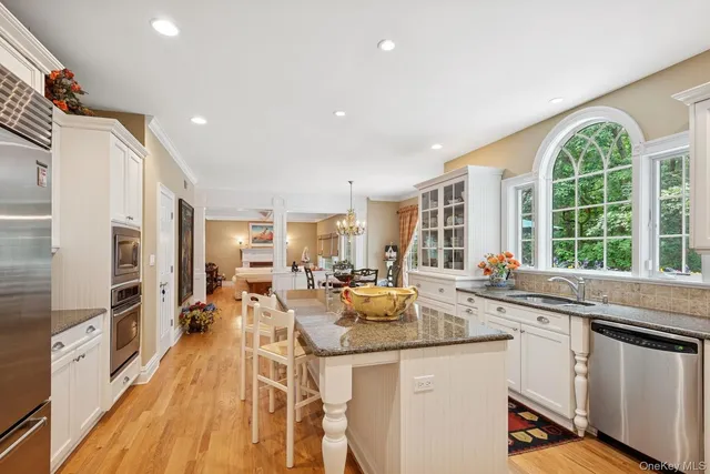 $1,490,000 | 7 Highwood Road, Setauket, NY 11733