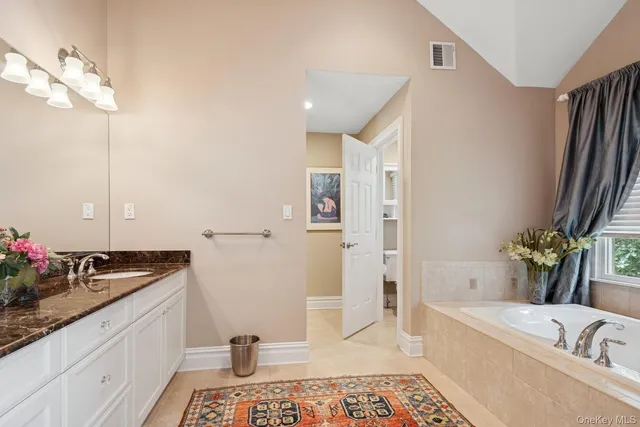 $1,490,000 | 7 Highwood Road, Setauket, NY 11733