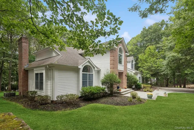 $1,490,000 | 7 Highwood Road, Setauket, NY 11733