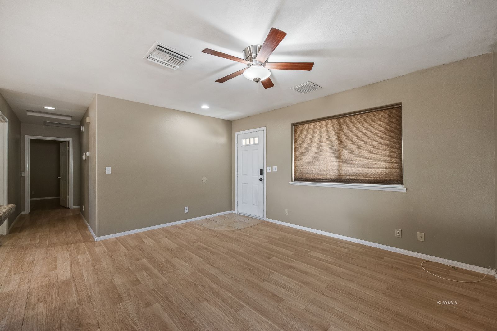 1104 West Coronado Avenue Ridgecrest, CA 93555 - Photo 3 of 21