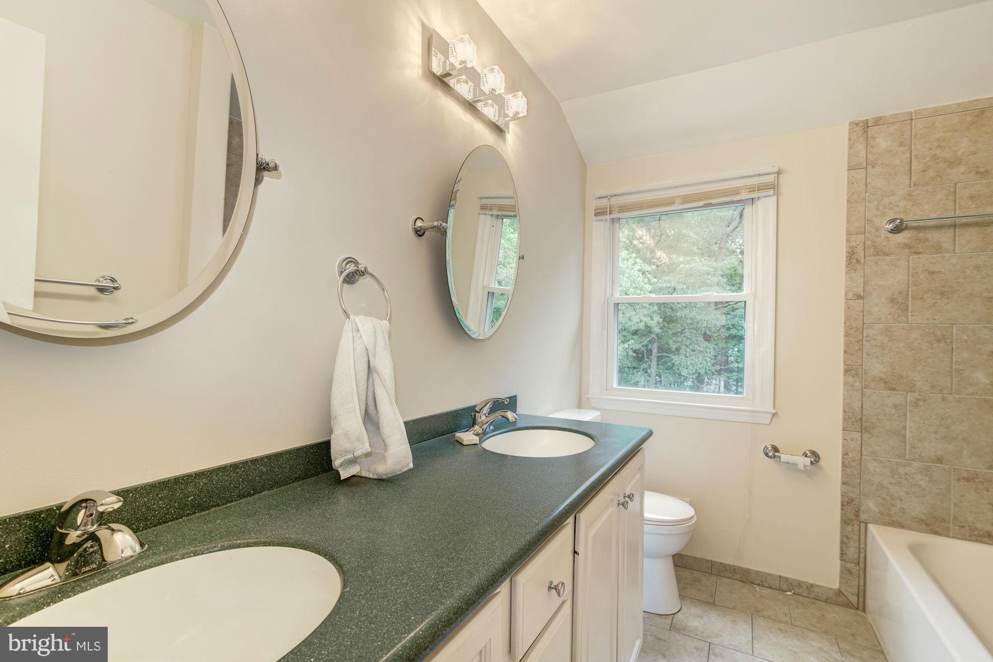 8213 Langbrook Road Springfield, VA 22152 - Photo 14 of 30 Bath