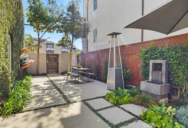 $7,995 | 6713 East Ocean Boulevard, Long Beach, CA 90803