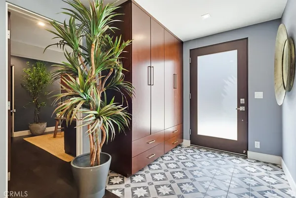 $7,995 | 6713 East Ocean Boulevard, Long Beach, CA 90803