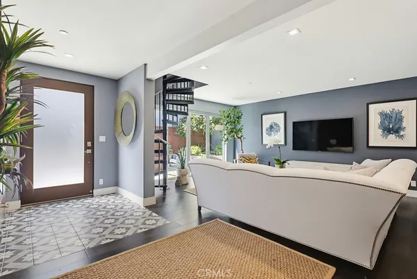 $7,995 | 6713 East Ocean Boulevard, Long Beach, CA 90803