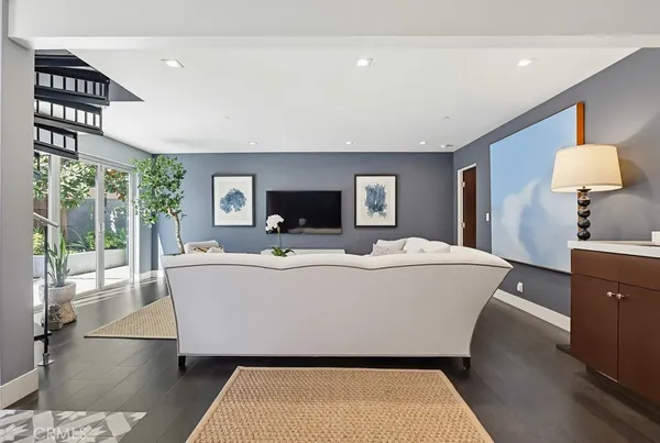 $7,995 | 6713 East Ocean Boulevard, Long Beach, CA 90803