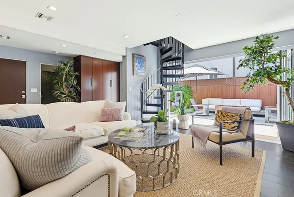 $7,995 | 6713 East Ocean Boulevard, Long Beach, CA 90803