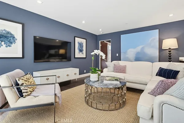 $7,995 | 6713 East Ocean Boulevard, Long Beach, CA 90803