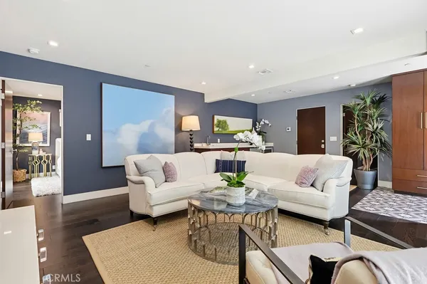 $7,995 | 6713 East Ocean Boulevard, Long Beach, CA 90803