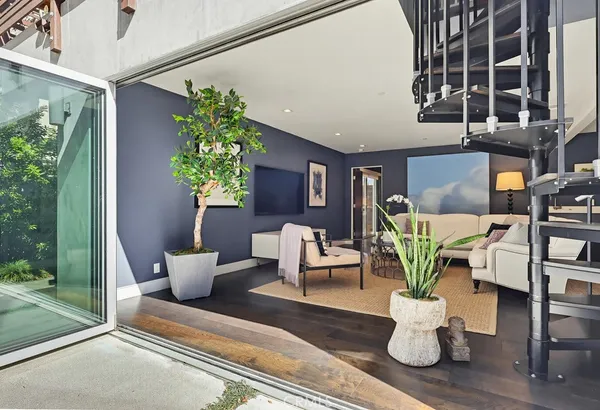 $7,995 | 6713 East Ocean Boulevard, Long Beach, CA 90803