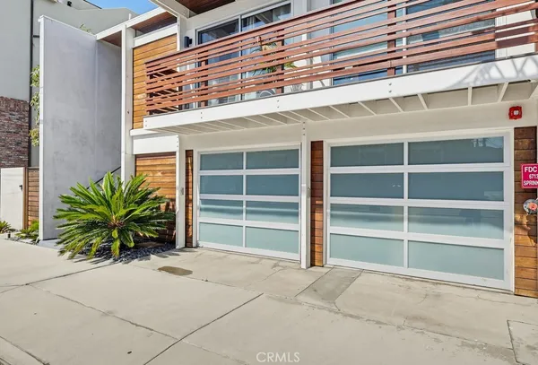 $7,995 | 6713 East Ocean Boulevard, Long Beach, CA 90803