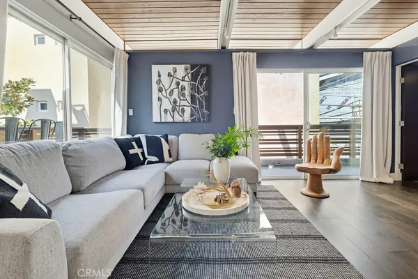 $7,995 | 6713 East Ocean Boulevard, Long Beach, CA 90803