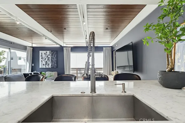 $7,995 | 6713 East Ocean Boulevard, Long Beach, CA 90803