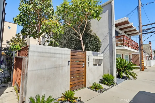 $7,995 | 6713 East Ocean Boulevard, Long Beach, CA 90803