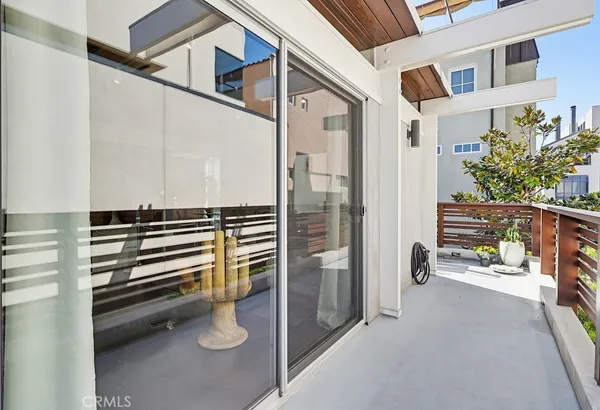 $7,995 | 6713 East Ocean Boulevard, Long Beach, CA 90803