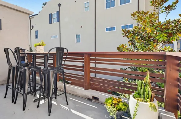 $7,995 | 6713 East Ocean Boulevard, Long Beach, CA 90803