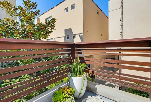 $7,995 | 6713 East Ocean Boulevard, Long Beach, CA 90803