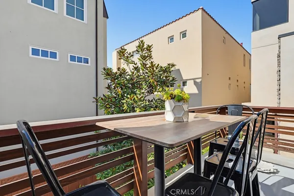 $7,995 | 6713 East Ocean Boulevard, Long Beach, CA 90803