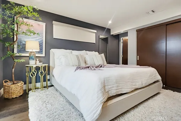 $7,995 | 6713 East Ocean Boulevard, Long Beach, CA 90803