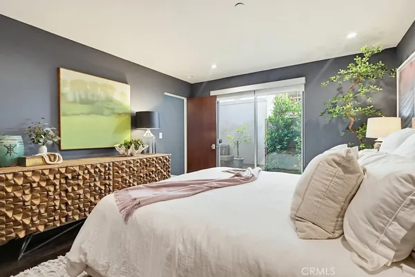 $7,995 | 6713 East Ocean Boulevard, Long Beach, CA 90803