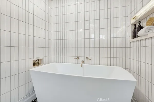 $7,995 | 6713 East Ocean Boulevard, Long Beach, CA 90803