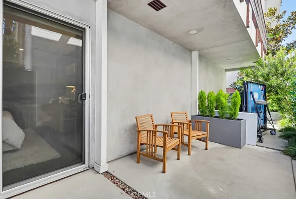 $7,995 | 6713 East Ocean Boulevard, Long Beach, CA 90803