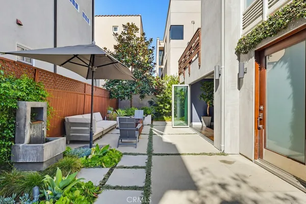 $7,995 | 6713 East Ocean Boulevard, Long Beach, CA 90803