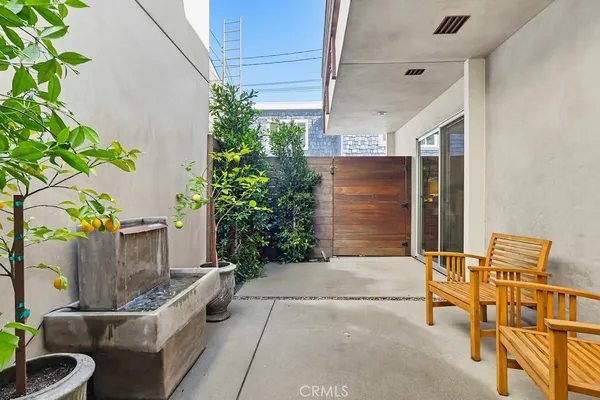 $7,995 | 6713 East Ocean Boulevard, Long Beach, CA 90803