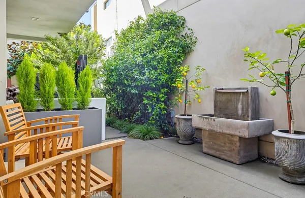 $7,995 | 6713 East Ocean Boulevard, Long Beach, CA 90803