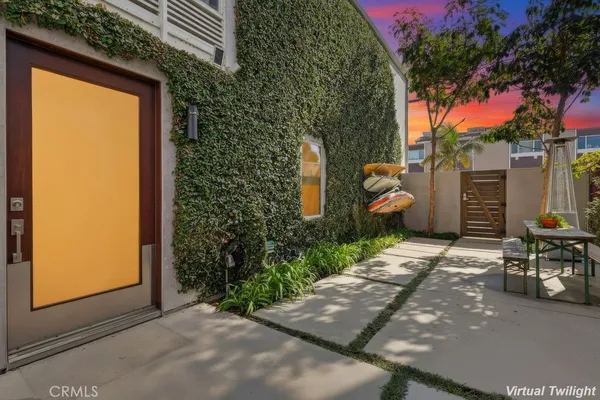 $7,995 | 6713 East Ocean Boulevard, Long Beach, CA 90803