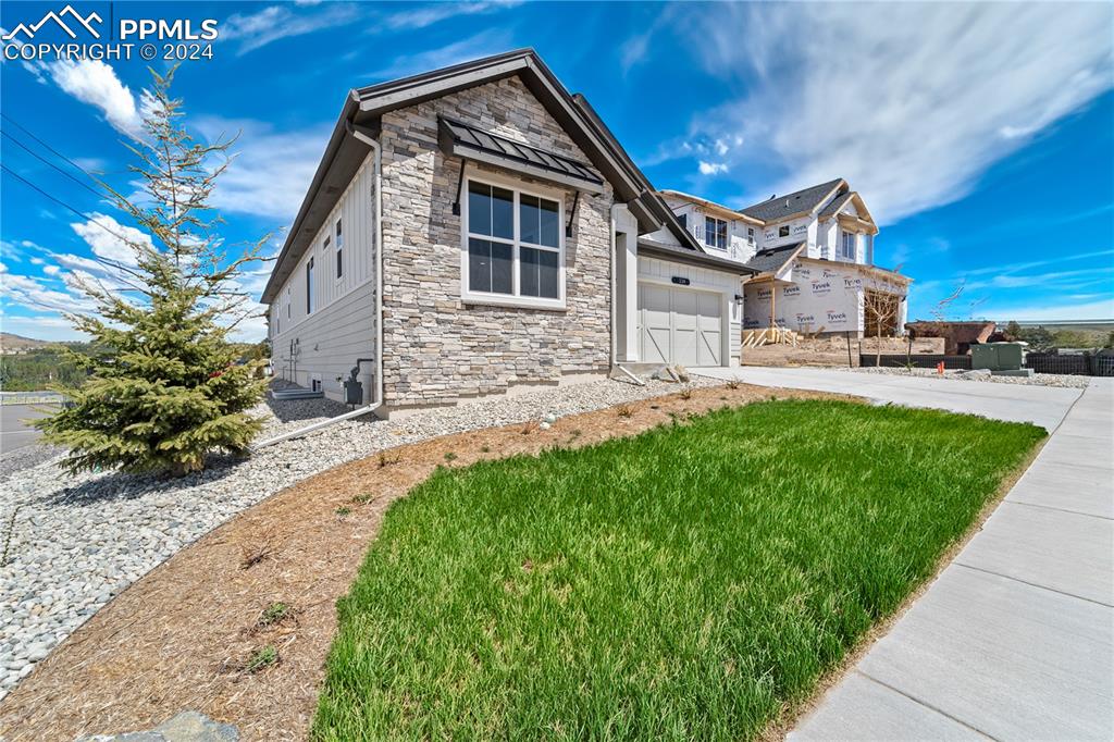 330 East Lost Pnes Dr  