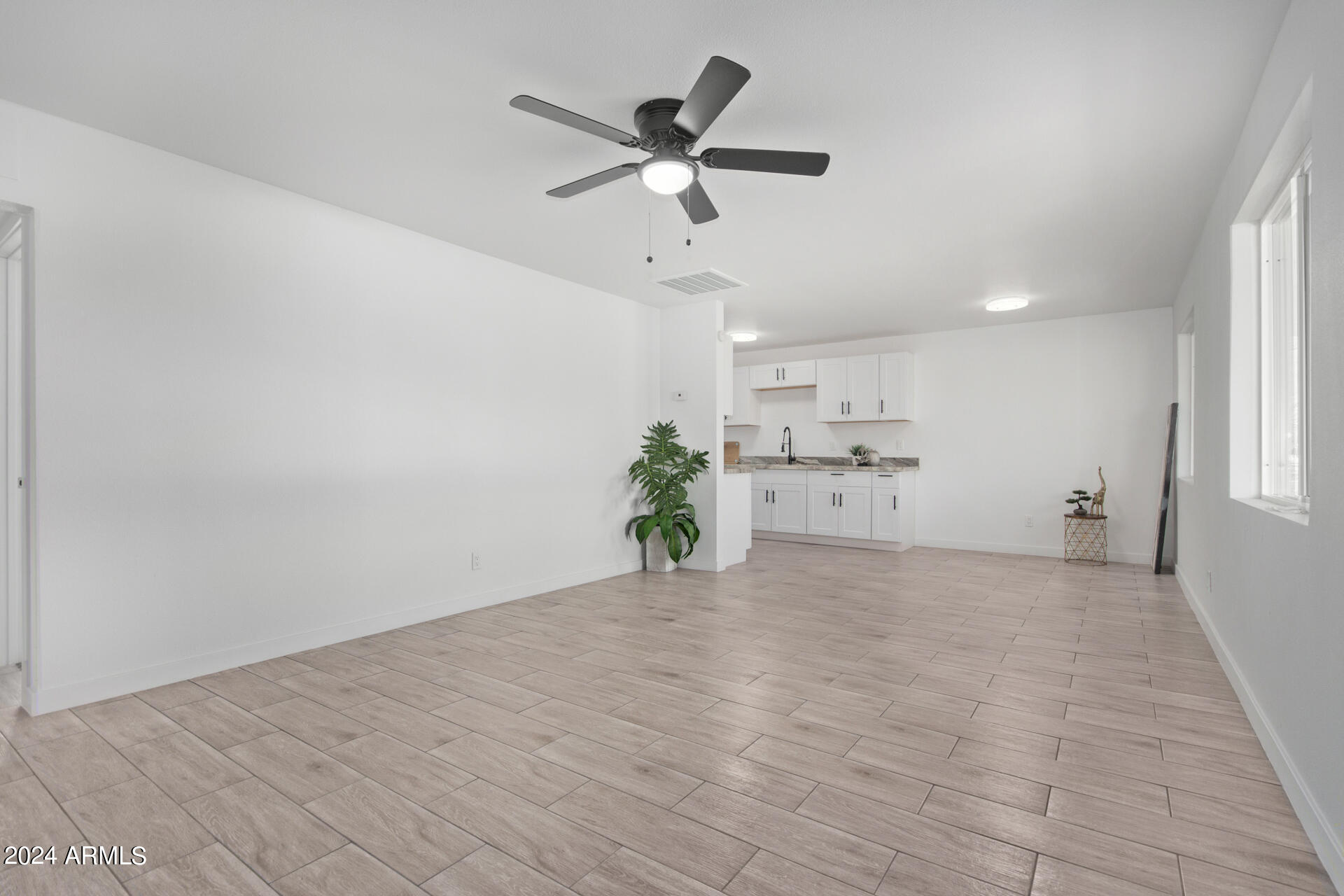 3201 West Roma Avenue Phoenix, AZ 85017 - Photo 17 of 57 Greatroom & Eating Area