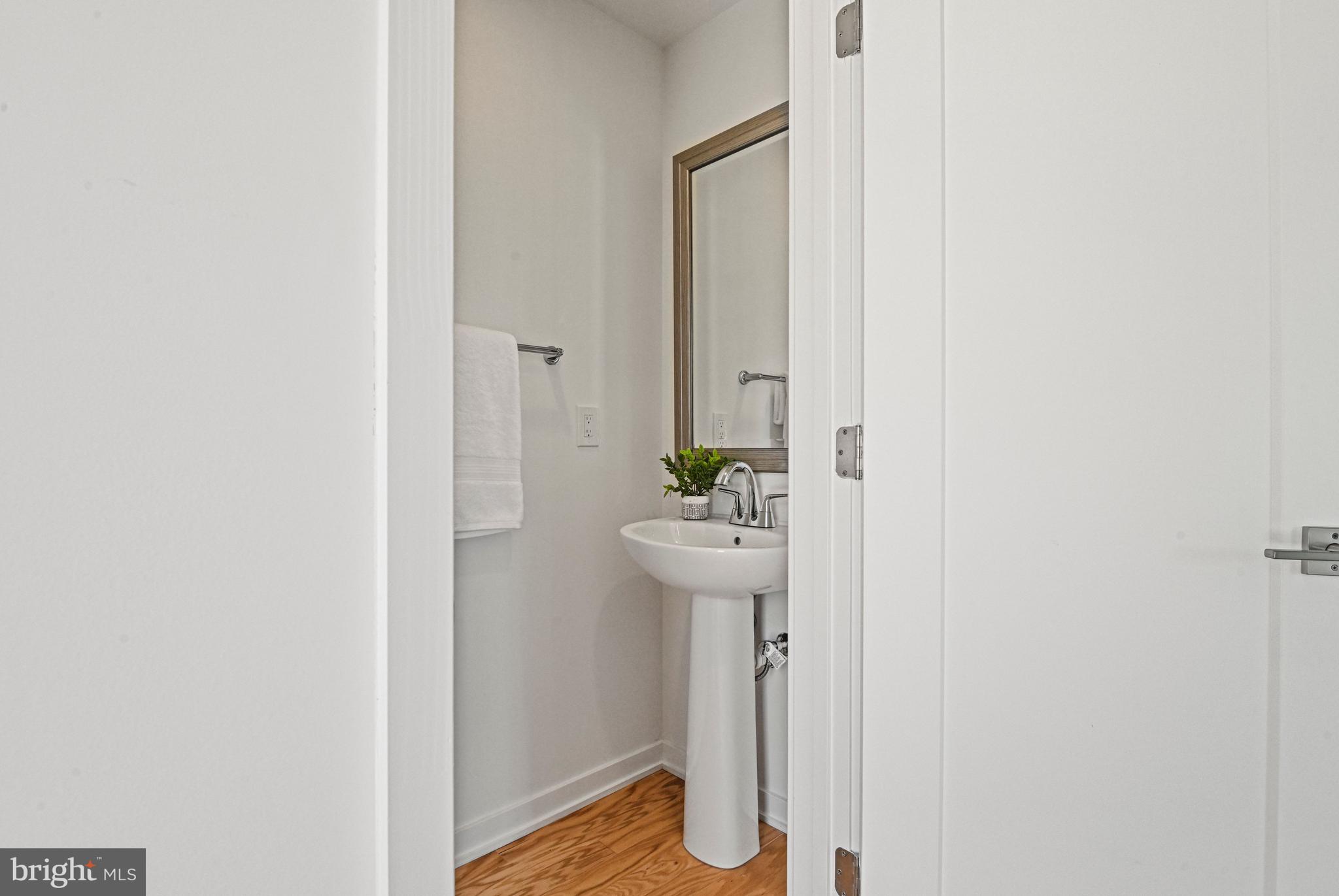 7382 Magarity Road McLean, VA 22102 - Photo 30 of 57 4th Floor Bathroom