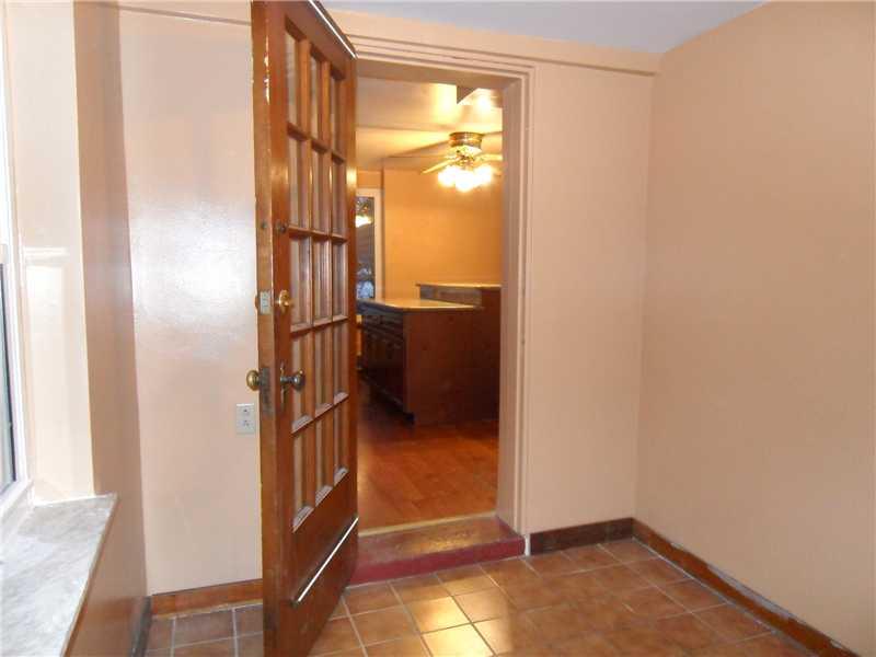 335 Center Road Monroeville, PA 15146 - Photo 3 of 25 Entry/Foyer.