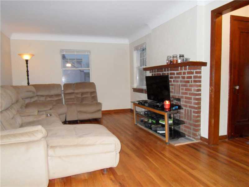 335 Center Road Monroeville, PA 15146 - Photo 9 of 25 Living Room.