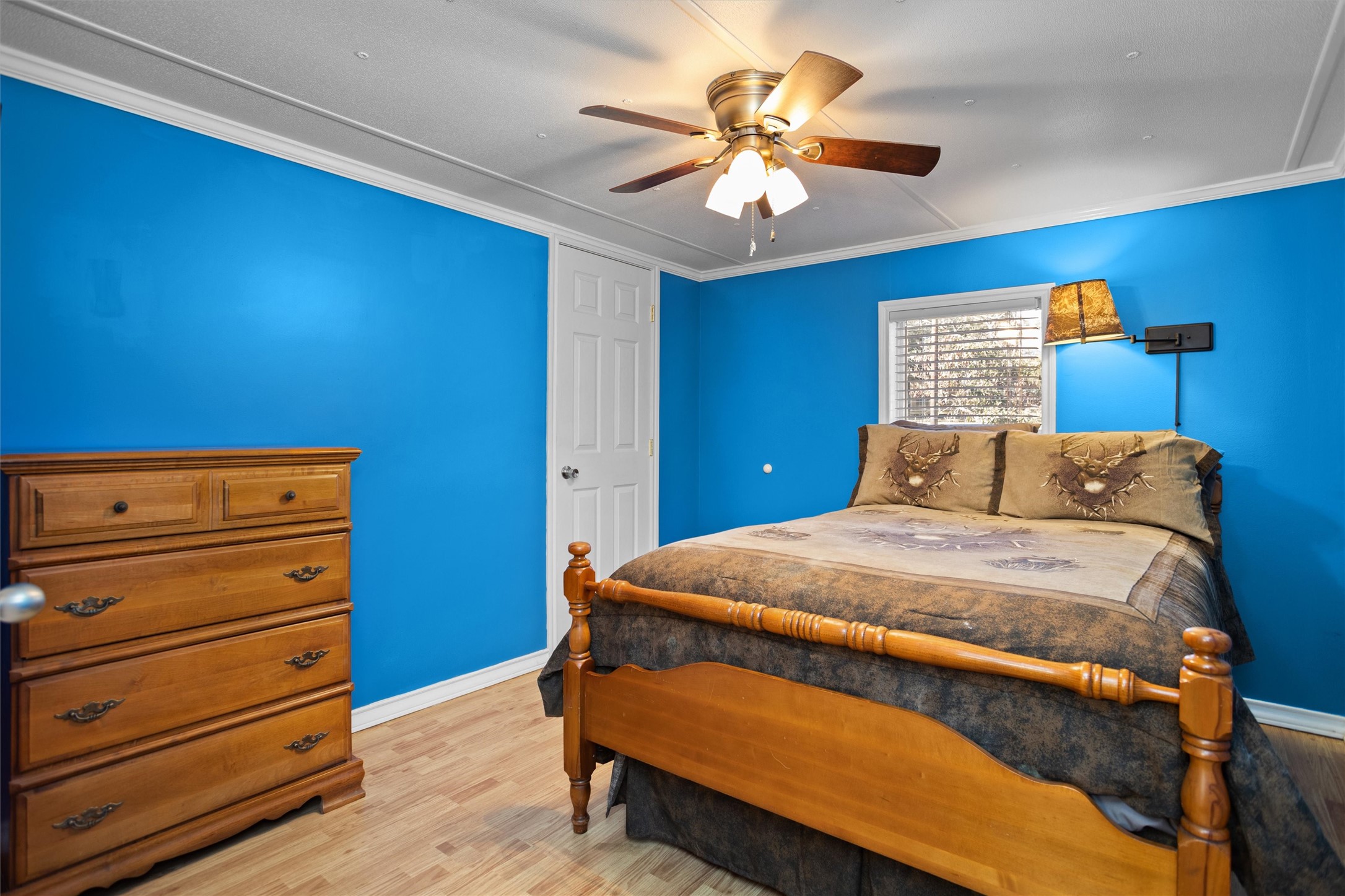 2330 Sabinetown Road Hemphill, TX 75948 - Photo 18 of 34 a bedroom with a bed and a chandelier