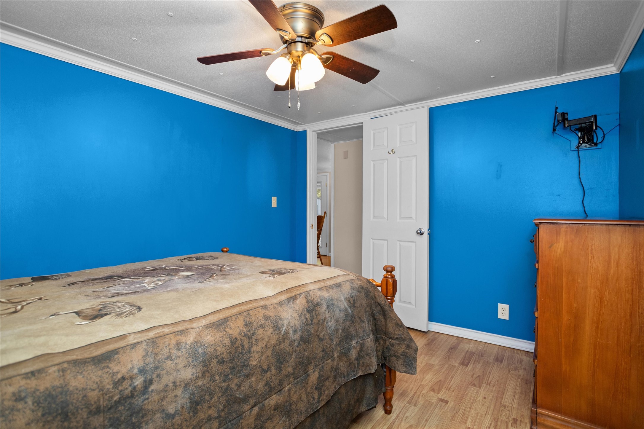 2330 Sabinetown Road Hemphill, TX 75948 - Photo 19 of 34 a bedroom with a bed and a chandelier