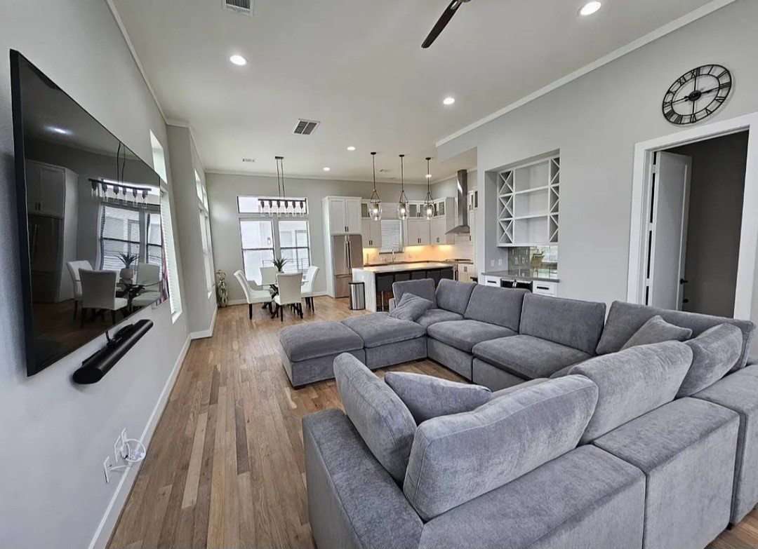 1503 Robin Street, Unit C Houston, TX 77019 - Photo 4 of 18 a living room with furniture and a flat screen tv