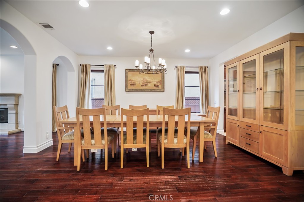 10618 Rountree Road Los Angeles, CA 90064 - Photo 9 of 55